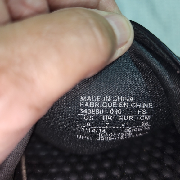 NIKE GUC WOMEN'S SIZE 8 BLACK SIGNATURE SLIDE SANDALS - Picture 4 of 6